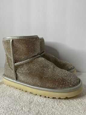 UGG Ugg silver rhinestone bling bootie boots Sherpa lined size 6 sparkle